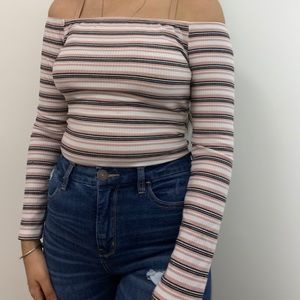 OFF THE SHOULDER TOP